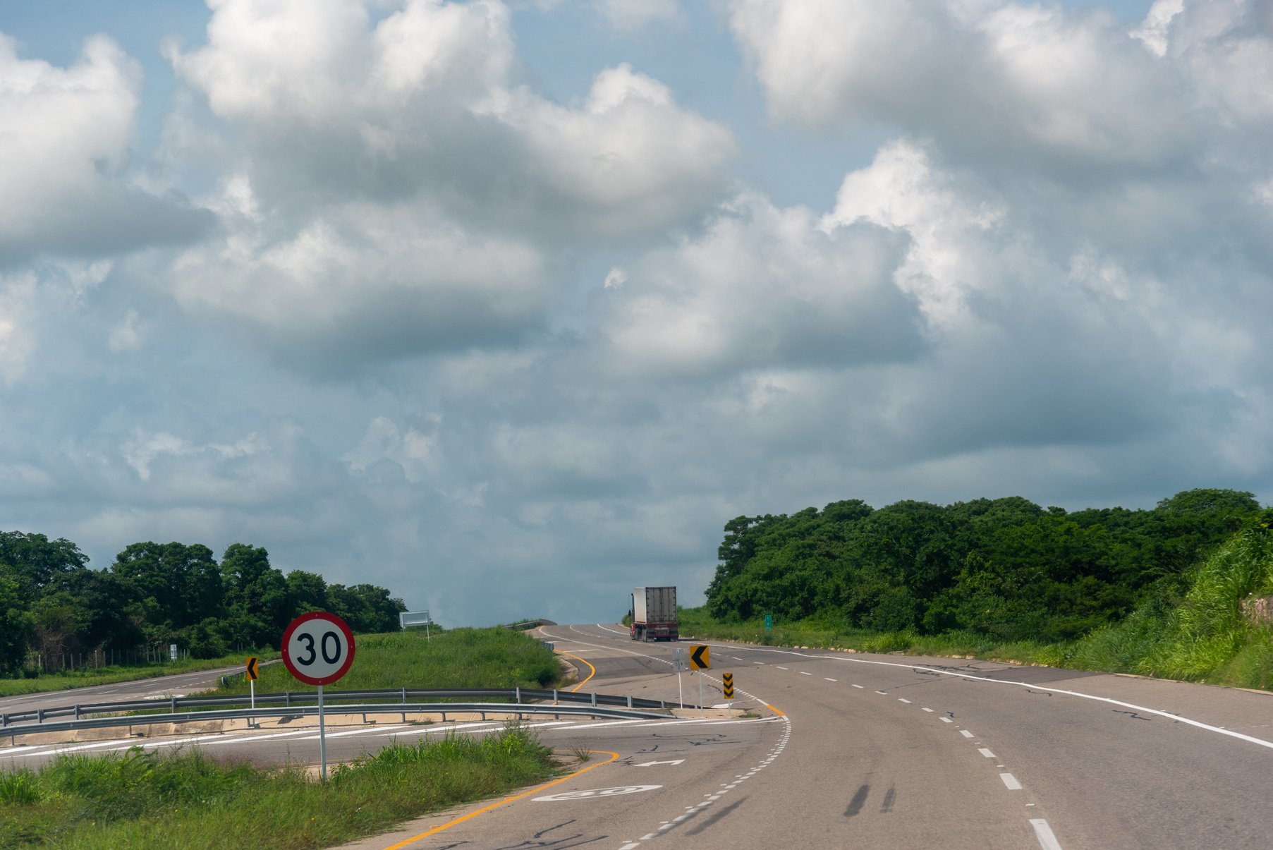 Multi-lane highway in the Colombian countryside.